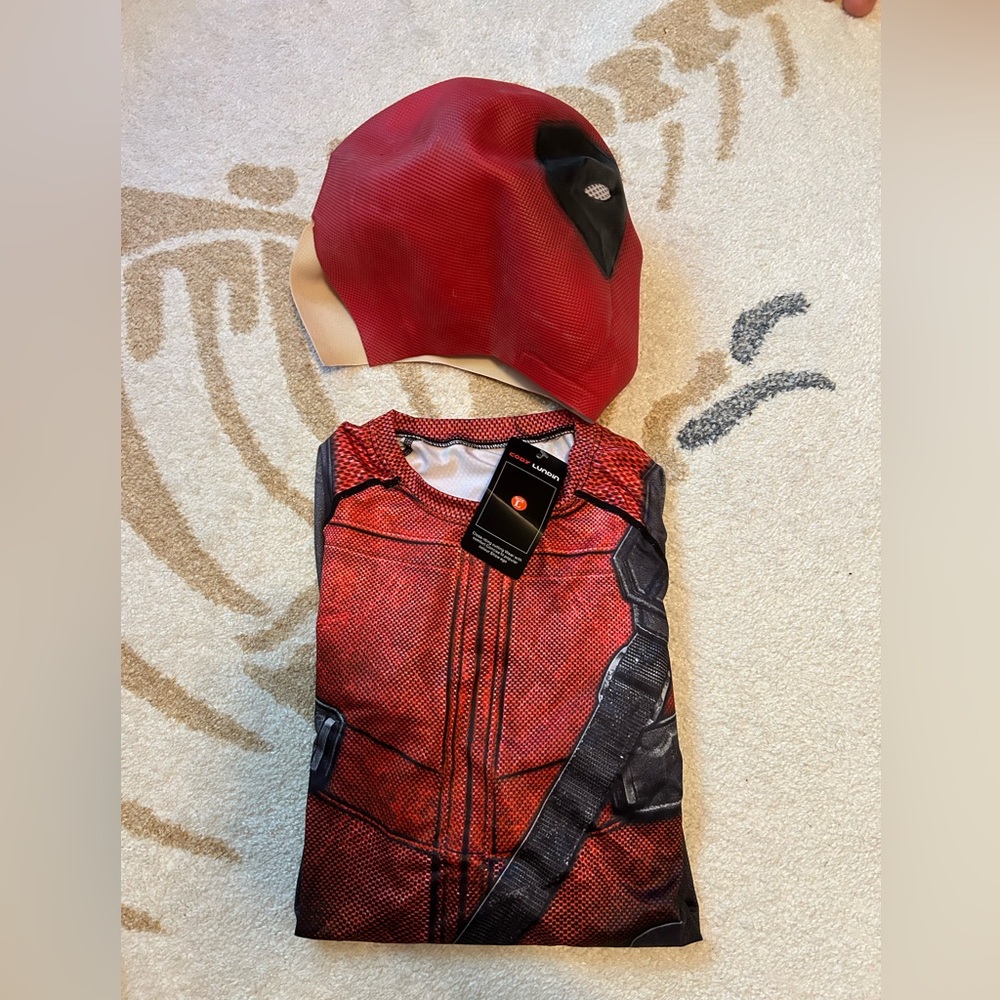 Deadpool costume (mask and longsleeve)